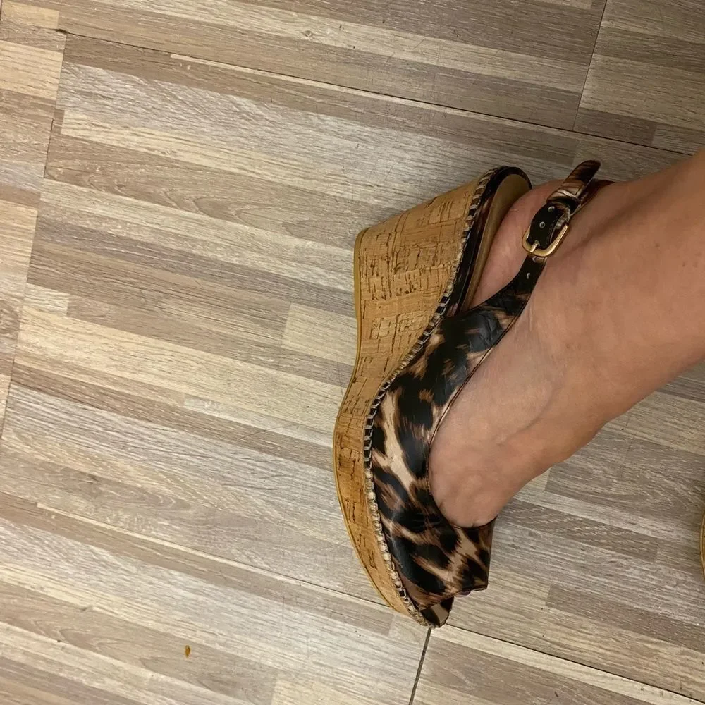 Stuart Weitzman leopard leather wedges, size 8 - Picture 3 of 10